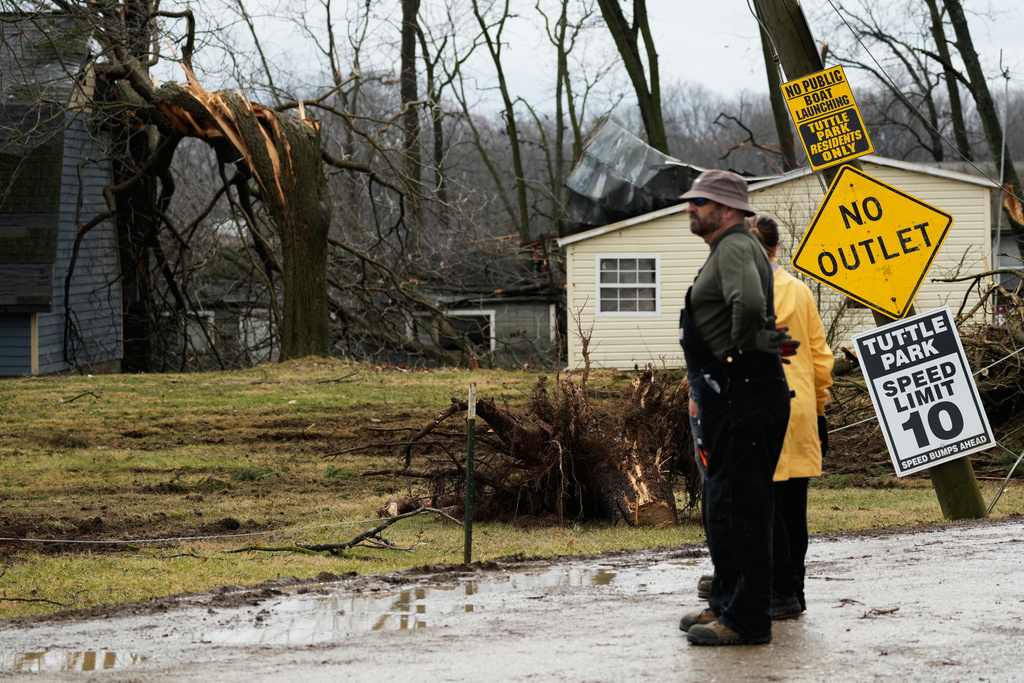 Gov. Whitmer declares state of emergency following deadly tornadoes in southwest Michigan
